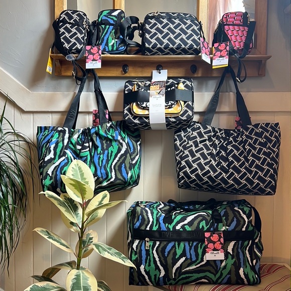 25% off Bundles NWT Arrow Geo/Yellow Poppy 2 Kitchen Towels DVF for Target - Picture 10 of 10